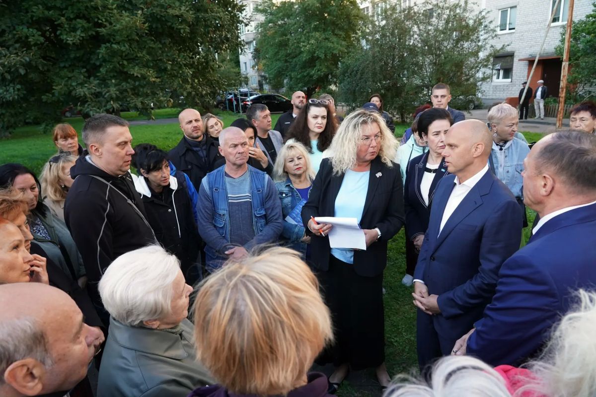Алексей Беспрозванных: Встретился с жителями улицы Земельной вместе с депутатом Заксобрания от Единой России Юлией Тарановой Алексей Беспрозванных: Встретился с жителями улицы Земельной вместе с депутатом Заксобрания от Единой России Юлией Тарановой