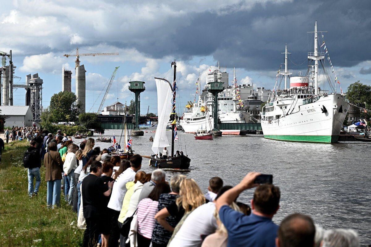 С морем брызг и парусами: как у Музея Мирового океана прошла «Водная ассамблея» С морем брызг и парусами: как у Музея Мирового океана прошла «Водная ассамблея»