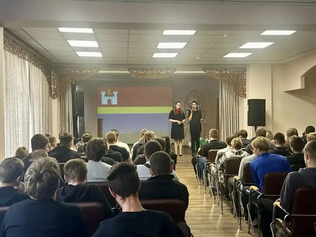 Сотрудники отделения Госавтоинспекции МО МВД России «Черняховский» провели лекцию для родителей и студентов Озерского колледжа агротехнологий и природообустройства на тему опасности вождения питбайков