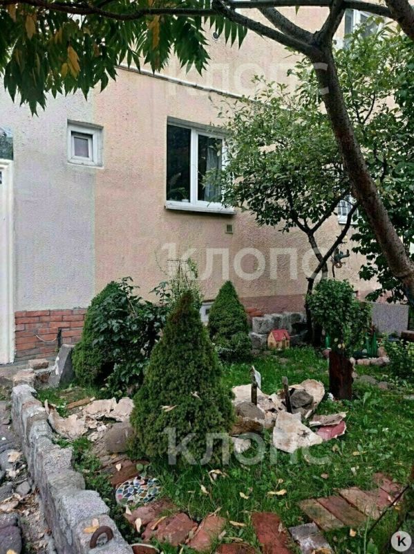 Вандалы уничтожили красочный бюст Карла Маркса в палисаднике на Гагарина Вандалы уничтожили красочный бюст Карла Маркса в палисаднике на Гагарина