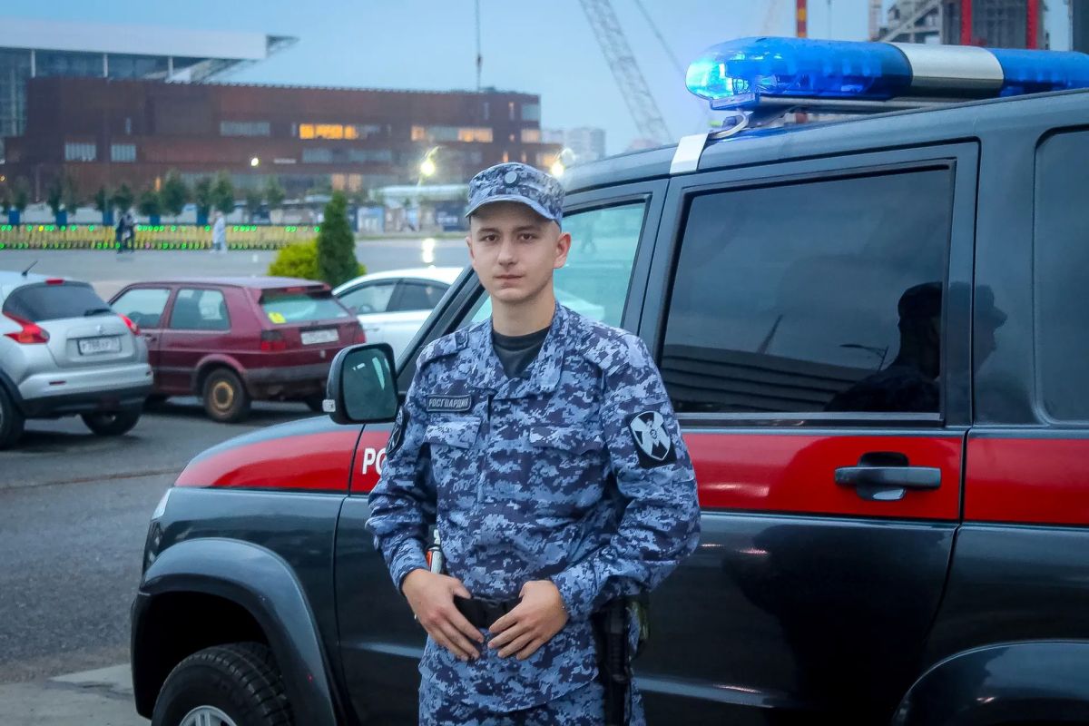 Сегодня в Калининграде на стадионе «Ростех Арена» военнослужащие специального моторизованного полка Северо-Западного округа Росгвардии и сотрудники ОМОН «Град» Росгвардии обеспечивают безопасность проведения футбольного... Сегодня в Калининграде на стадионе «Ростех Арена» военнослужащие специального моторизованного полка Северо-Западного округа Росгвардии и сотрудники ОМОН «Град» Росгвардии обеспечивают безопасность проведения футбольного...