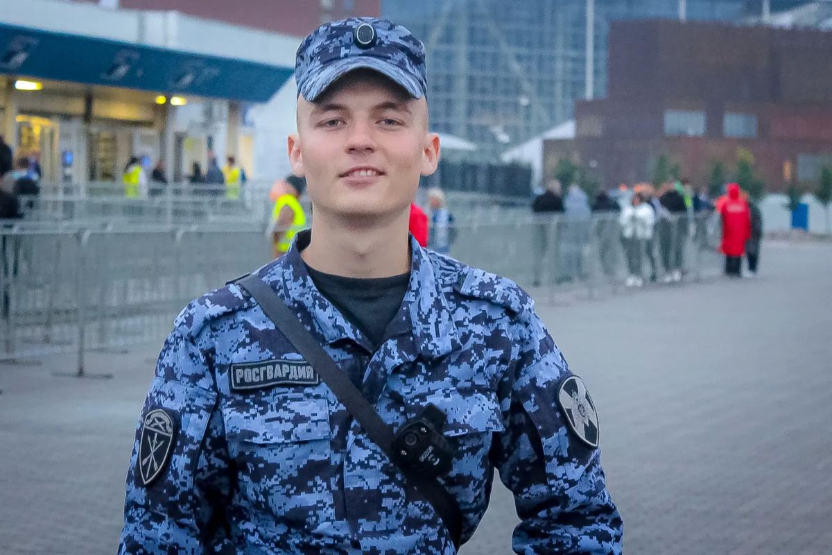 Сегодня в Калининграде на стадионе «Ростех Арена» военнослужащие специального моторизованного полка Северо-Западного округа Росгвардии и сотрудники ОМОН «Град» Росгвардии обеспечивают безопасность проведения футбольного... Сегодня в Калининграде на стадионе «Ростех Арена» военнослужащие специального моторизованного полка Северо-Западного округа Росгвардии и сотрудники ОМОН «Град» Росгвардии обеспечивают безопасность проведения футбольного...