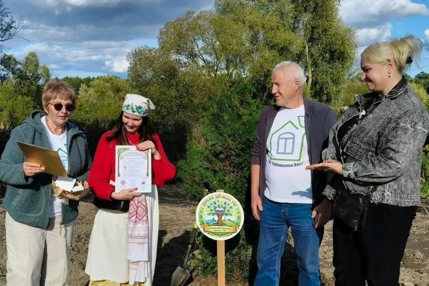 В посёлке Железнодорожный Правдинского округа территория у стен древнего замка Гердауэн наполнилась ароматами свежего хлеба и звонким смехом – там прошла осенняя ярмарка В посёлке Железнодорожный Правдинского округа территория у стен древнего замка Гердауэн наполнилась ароматами свежего хлеба и звонким смехом – там прошла осенняя ярмарка