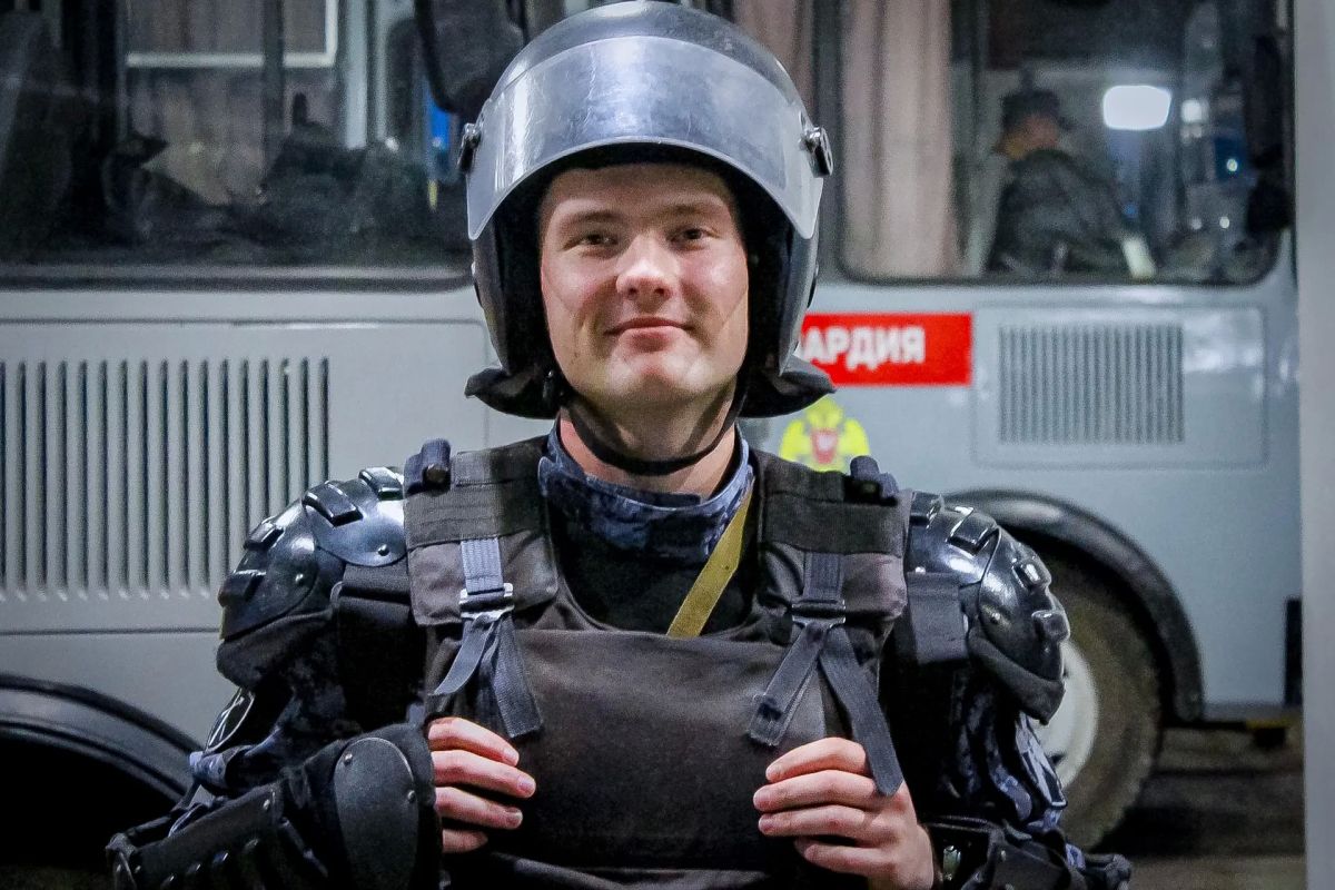 Сегодня в Калининграде на стадионе «Ростех Арена» военнослужащие специального моторизованного полка Северо-Западного округа Росгвардии и сотрудники ОМОН «Град» Росгвардии обеспечивают безопасность проведения футбольного... Сегодня в Калининграде на стадионе «Ростех Арена» военнослужащие специального моторизованного полка Северо-Западного округа Росгвардии и сотрудники ОМОН «Град» Росгвардии обеспечивают безопасность проведения футбольного...