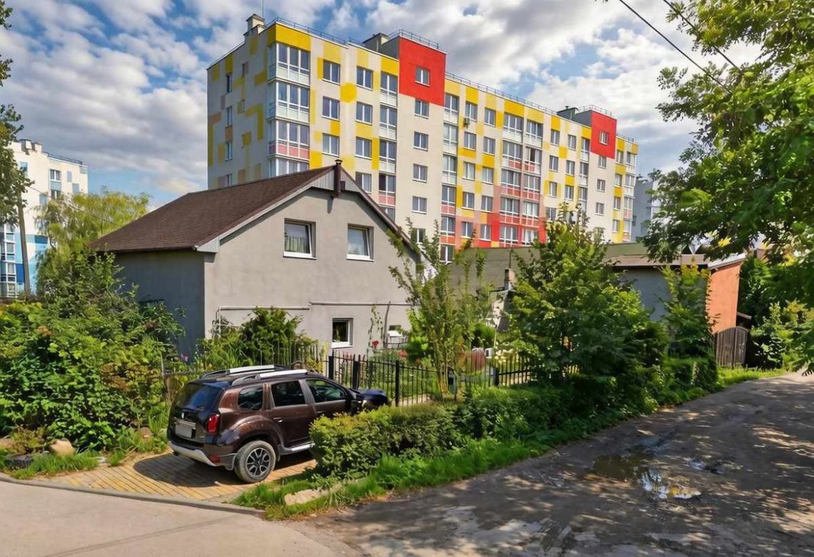 В Светлогорске умерший две недели лежал через стенку от живых