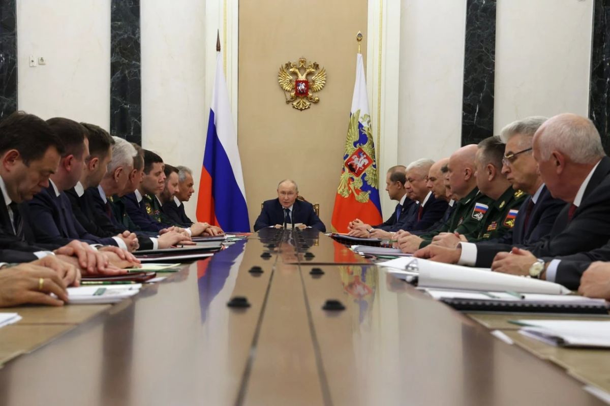 Владимир Путин провёл заседание Военно-промышленной комиссии Российской Федерации, ключевой темой которого стало обсуждение проектов новой госпрограммы вооружения и программы развития оборонно-промышленного комплекса