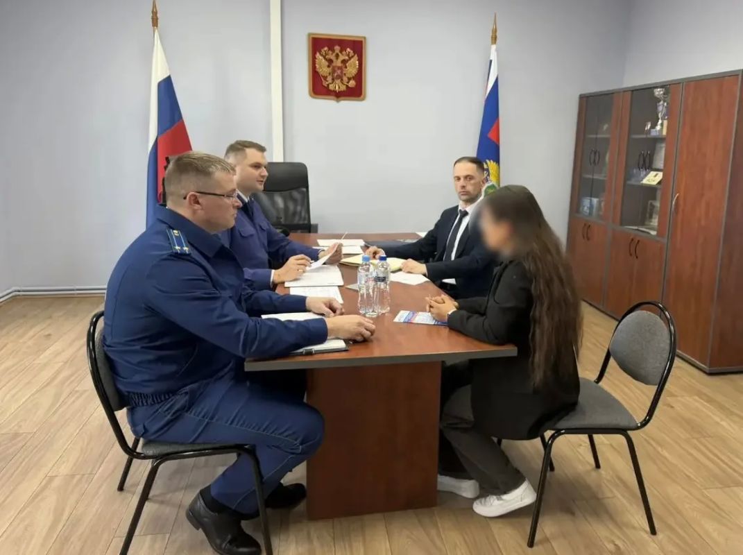 Заместитель прокурора области Роман Ерисковский провел выездной личный прием граждан в прокуратуре Багратионовского района Заместитель прокурора области Роман Ерисковский провел выездной личный прием граждан в прокуратуре Багратионовского района