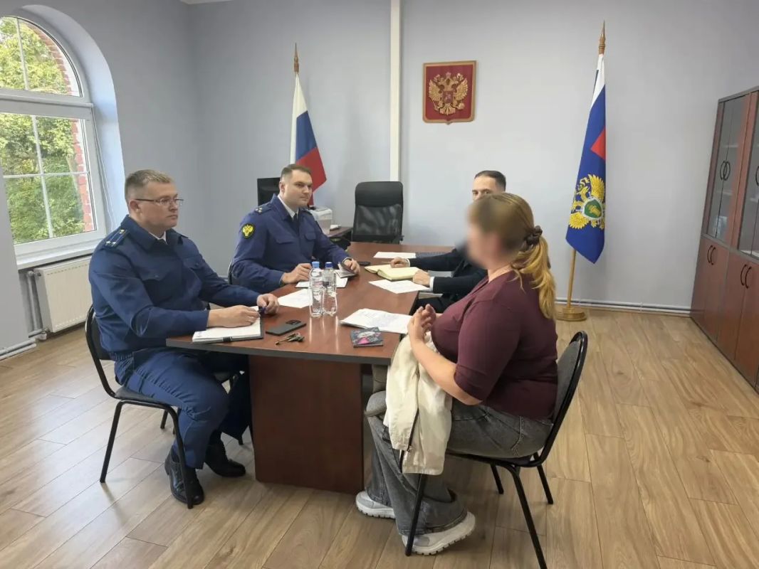 Заместитель прокурора области Роман Ерисковский провел выездной личный прием граждан в прокуратуре Багратионовского района Заместитель прокурора области Роман Ерисковский провел выездной личный прием граждан в прокуратуре Багратионовского района