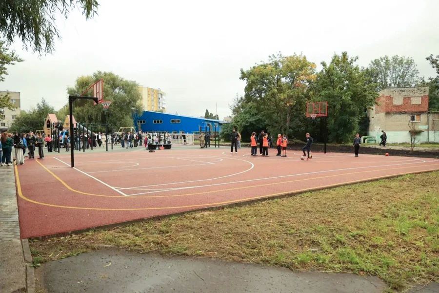 В Калининграде открыли новую спортивную площадку В Калининграде открыли новую спортивную площадку