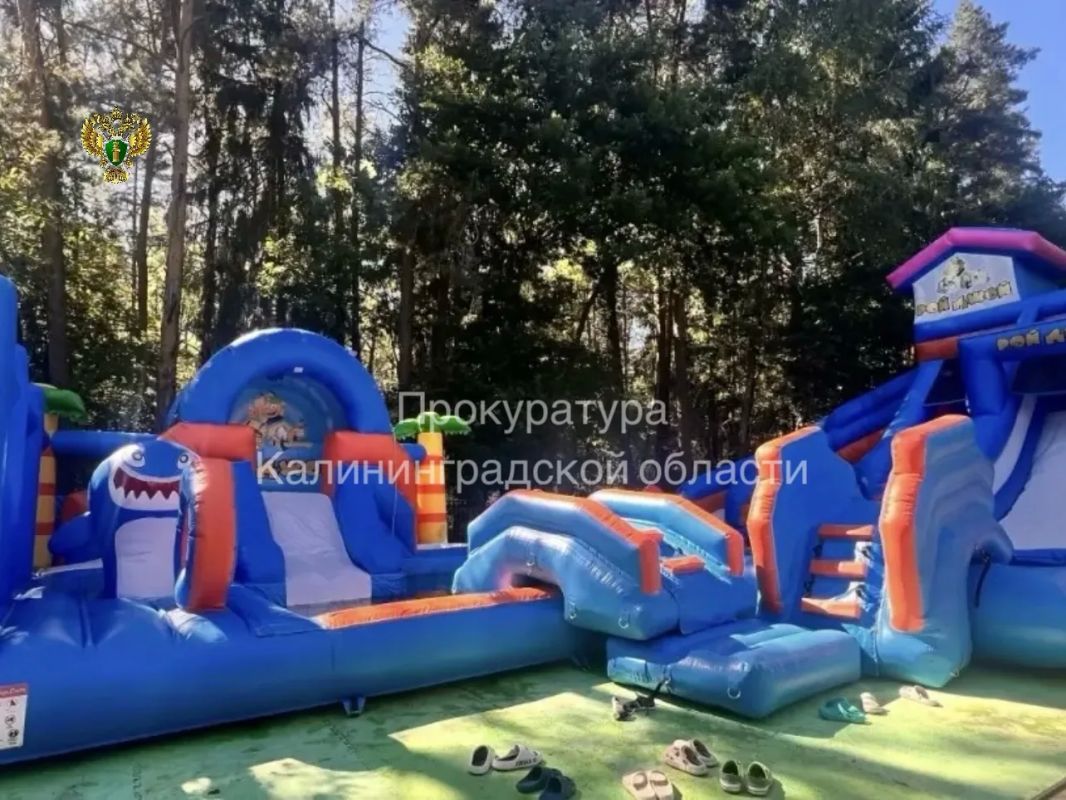 По постановлению прокурора города Светлого предприниматель оштрафован за нарушение требований безопасности при эксплуатации надувных аттракционов