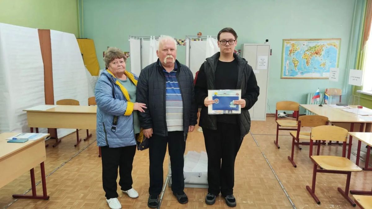 Солнечные улыбки от наших впервые голосующих Солнечные улыбки от наших впервые голосующих