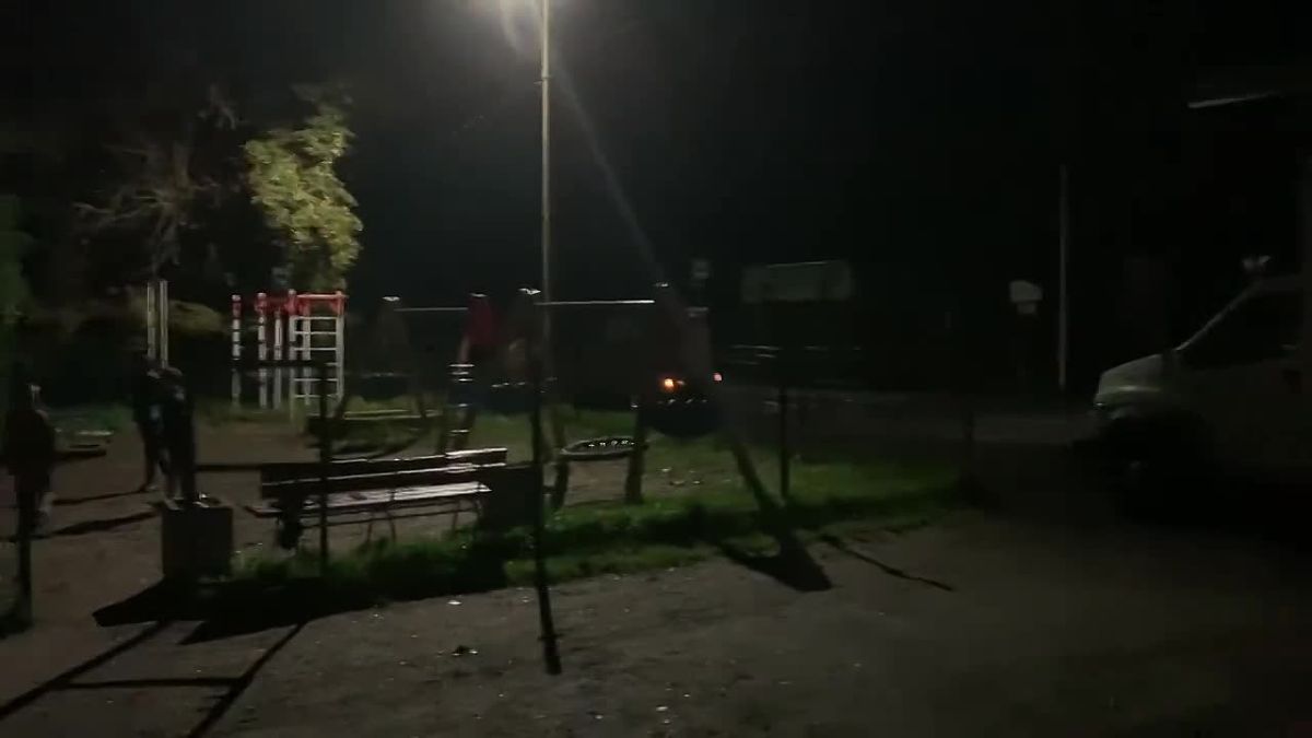В посёлке Тишино Багратионовского района возле избирательного участка устроили передвижной кинотеатр