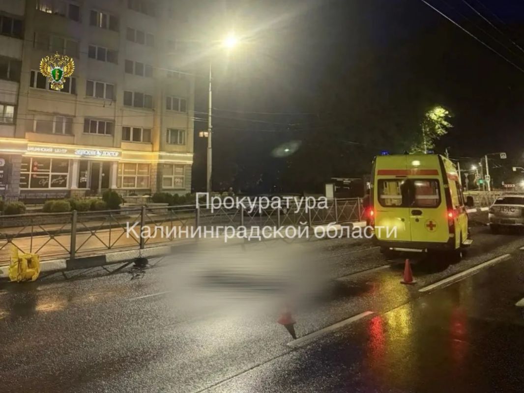 Водитель легковушки, который насмерть сбил курьера, попытался скрыться, но его задержали Водитель легковушки, который насмерть сбил курьера, попытался скрыться, но его задержали
