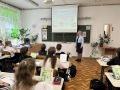 В рамках «Недели безопасности дорожного движения» сотрудники Госавтоинспекции МО МВД России «Советский» провели профилактическую беседу с учащимися среднего звена МАОУ «Славская СОШ»