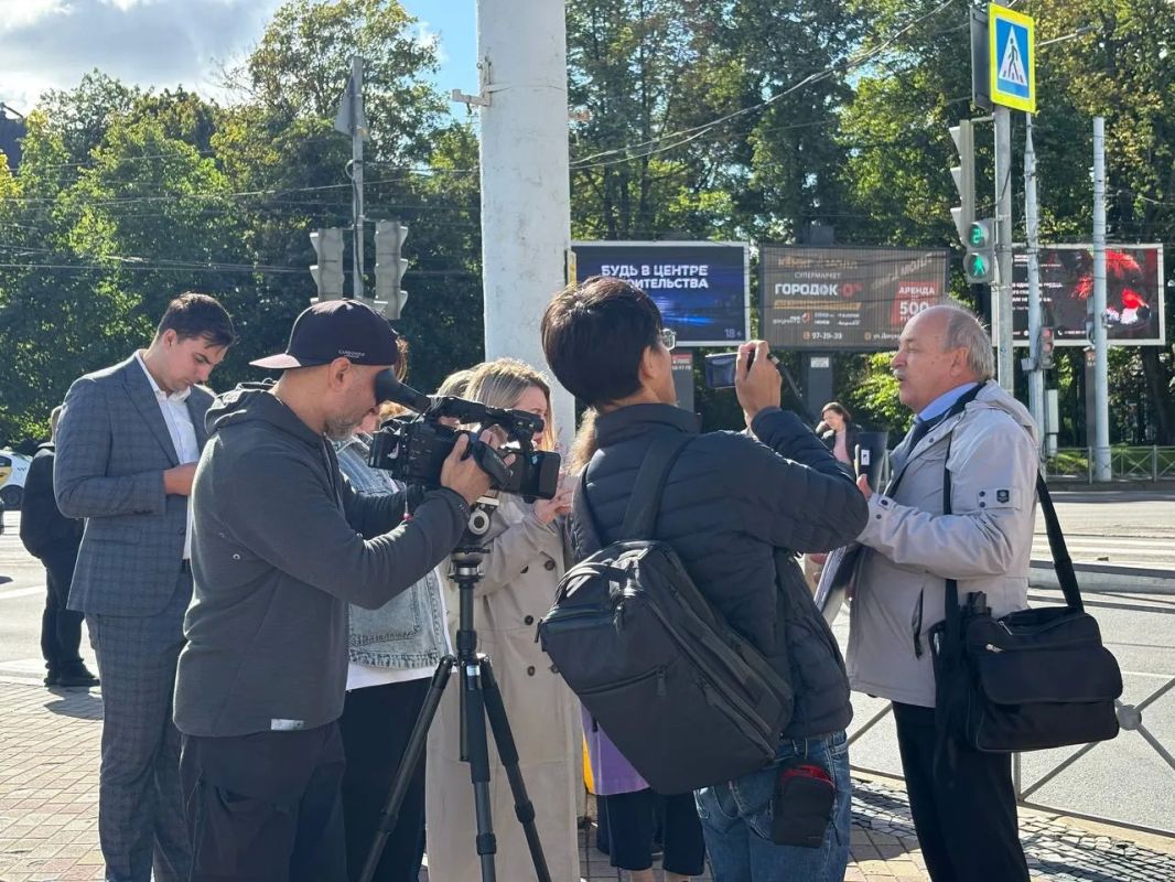 В Калининградскую область съехались журналисты из разных стран, чтобы принять участие в международном пресс-туре «По местам Памяти и Славы» В Калининградскую область съехались журналисты из разных стран, чтобы принять участие в международном пресс-туре «По местам Памяти и Славы»