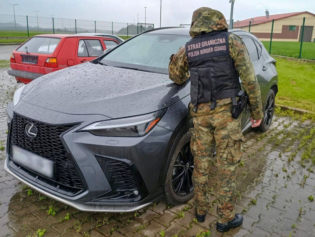 Белорус гнал через Гжехотки в Калининград украденный в Германии Lexus Белорус гнал через Гжехотки в Калининград украденный в Германии Lexus