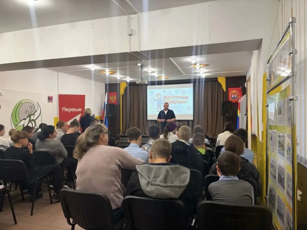 В рамках Недели безопасности дорожного движения сотрудники Госавтоинспекции МО МВД России «Багратионовский» провели профилактическую беседу с ребятами ГБУЗ ОО «школа интернат №5»