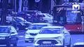 Велосипедист подрезал автобус на Ленинском, сам попал под колёса, а потом сбежал