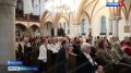 Старинные стены плюс современная музыка равно атмосфера востока области
