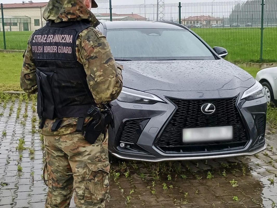 Белорус гнал через Гжехотки в Калининград украденный в Германии Lexus