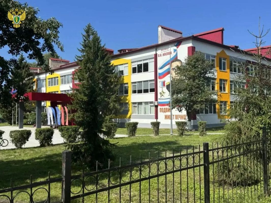 В Калининградской области подрядчик длительное время срывал сроки капремонта школы, из-за чего под угрозой оказалось начало учебного года для 760 учеников В Калининградской области подрядчик длительное время срывал сроки капремонта школы, из-за чего под угрозой оказалось начало учебного года для 760 учеников