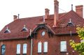 В Правдинске отремонтировали крышу исторического здания железнодорожного вокзала Фридланда, теперь уже многоквартирного дома на Кутузова, 43