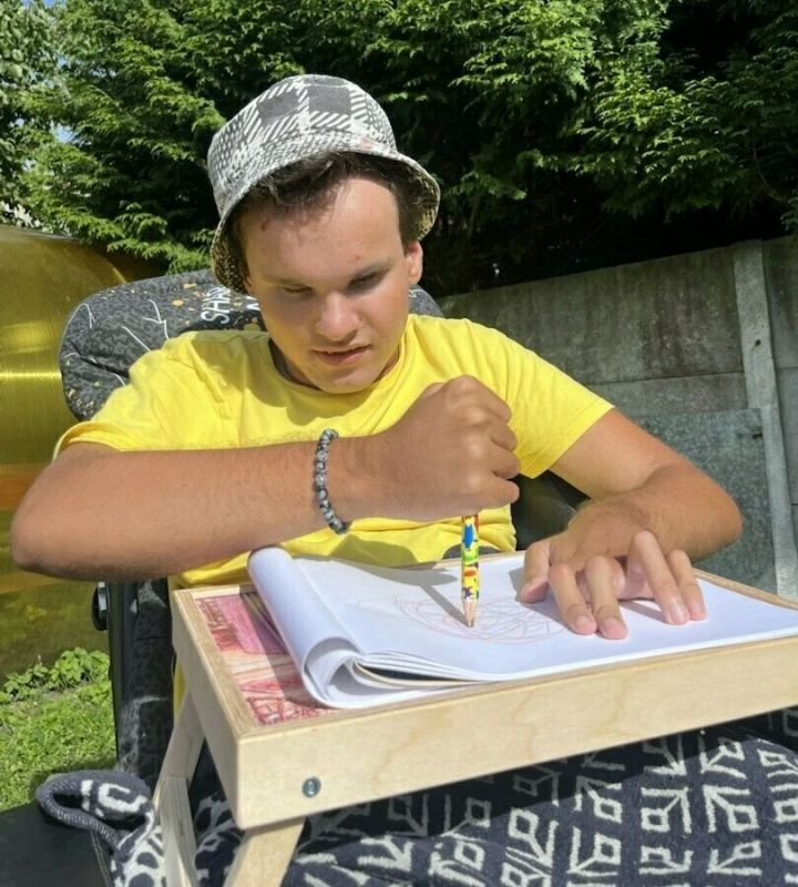 «Мы были в полной безысходности»: как в Калининграде пришли на помощь слепому 19-летнему парню и его семье «Мы были в полной безысходности»: как в Калининграде пришли на помощь слепому 19-летнему парню и его семье