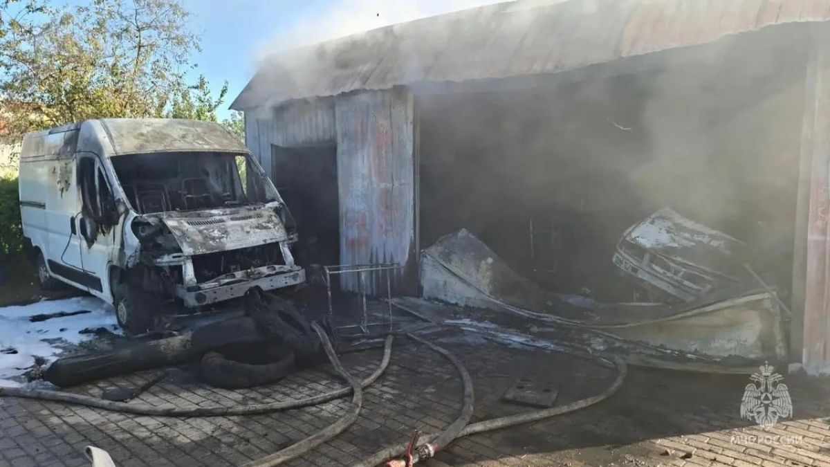 Во время пожара в Гурьевске пострадал мужчина