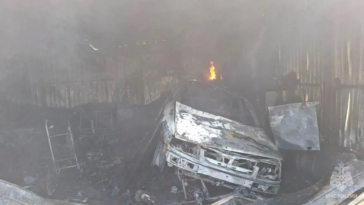 В Гурьевском муниципальном округе пожар уничтожил гараж и микроавтобус: есть пострадавший В Гурьевском муниципальном округе пожар уничтожил гараж и микроавтобус: есть пострадавший