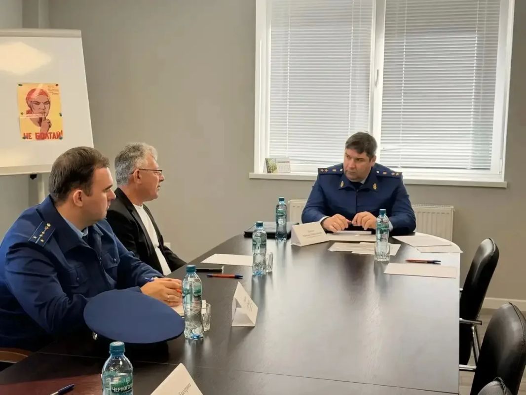 Прокурор Калининградской области Максим Попов с рабочим визитом посетил одно из крупнейших сельскохозяйственных предприятий региона Прокурор Калининградской области Максим Попов с рабочим визитом посетил одно из крупнейших сельскохозяйственных предприятий региона
