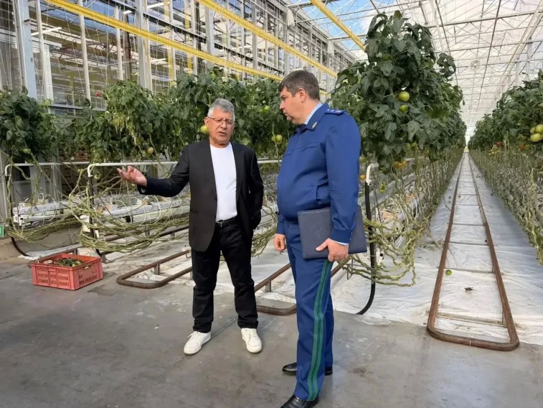 Прокурор Калининградской области Максим Попов с рабочим визитом посетил одно из крупнейших сельскохозяйственных предприятий региона
