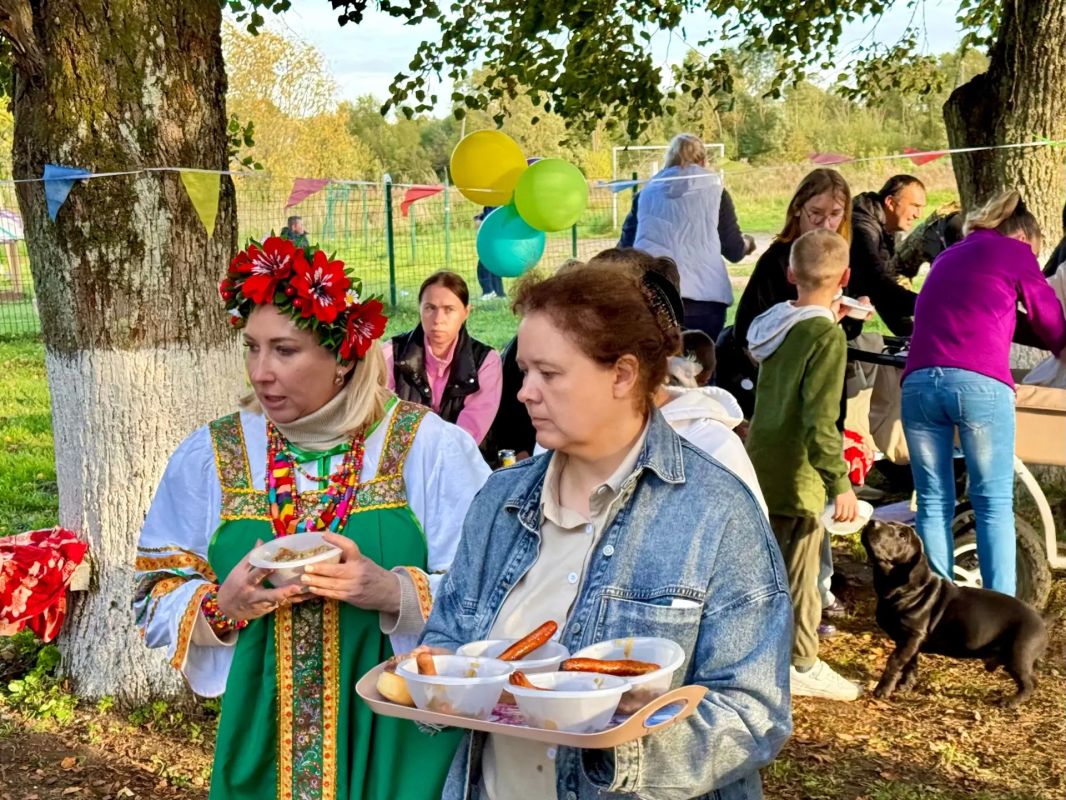В посёлке Большое Село Неманского округа прошёл праздник русской культуры «В деревне жить!» В посёлке Большое Село Неманского округа прошёл праздник русской культуры «В деревне жить!»