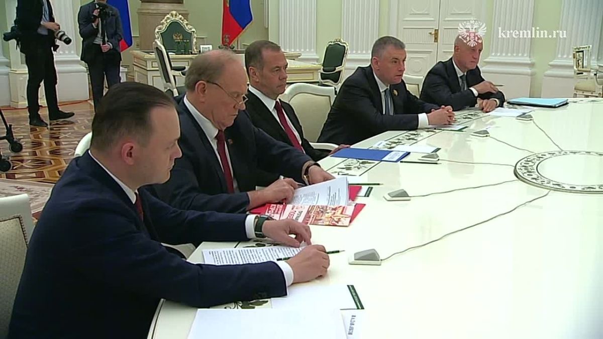 Владимир Путин принял в Кремле лидеров российских политических партий