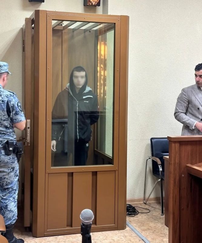 Суд отправил под домашний арест 18-летнего водителя, который врезался в две машины на Гвардейском проспекте