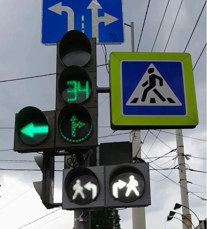 На трёх перекрёстках на Горького изменили работу светофоров