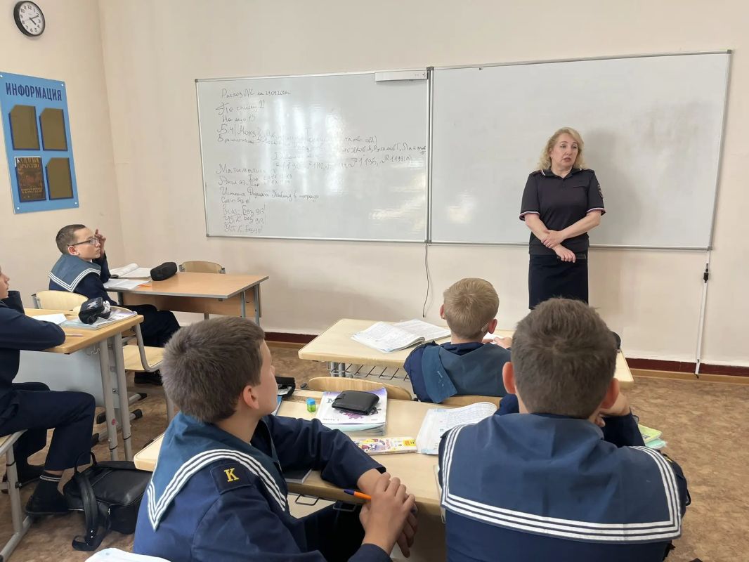 Правовая грамотность и культура общения: встреча кадет с инспектором полиции Правовая грамотность и культура общения: встреча кадет с инспектором полиции