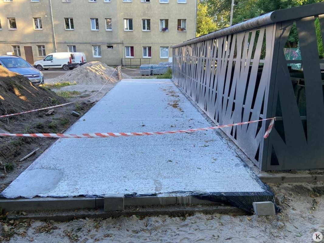 Калининградцы оставляют пакеты на месте бывшей мусорки и возле урн на Вагоностроительной Калининградцы оставляют пакеты на месте бывшей мусорки и возле урн на Вагоностроительной