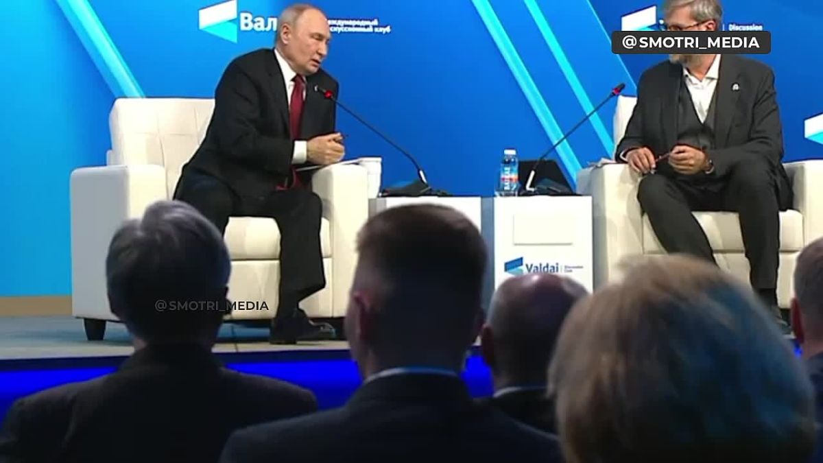 Мы никого не пугаем, и заявление МИД — это не запугивание, это ответ на попытку нас запугать, заявил Владимир Путин