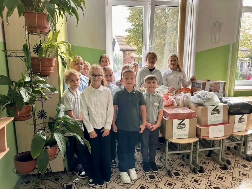 Юные жители Мамоново вместе с родителями и учителями собрали посылки для бойцов СВО