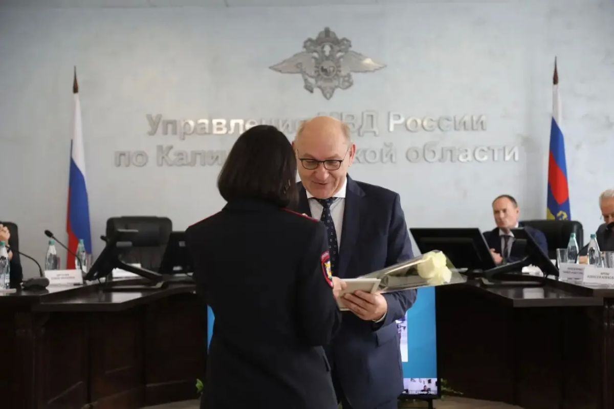 В УМВД России по Калининградской области поздравили с профессиональным праздником сотрудников уголовного розыска В УМВД России по Калининградской области поздравили с профессиональным праздником сотрудников уголовного розыска