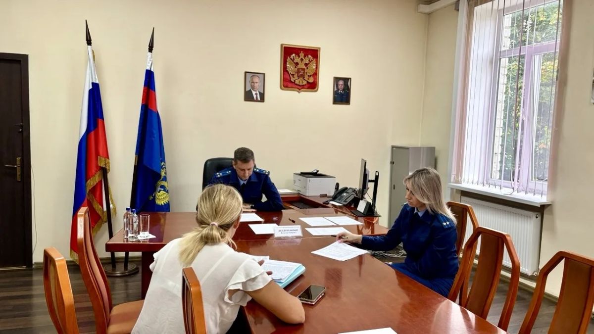 Заместитель прокурора области Василий Безденежный провел выездной личный прием граждан в прокуратуре Полесского района