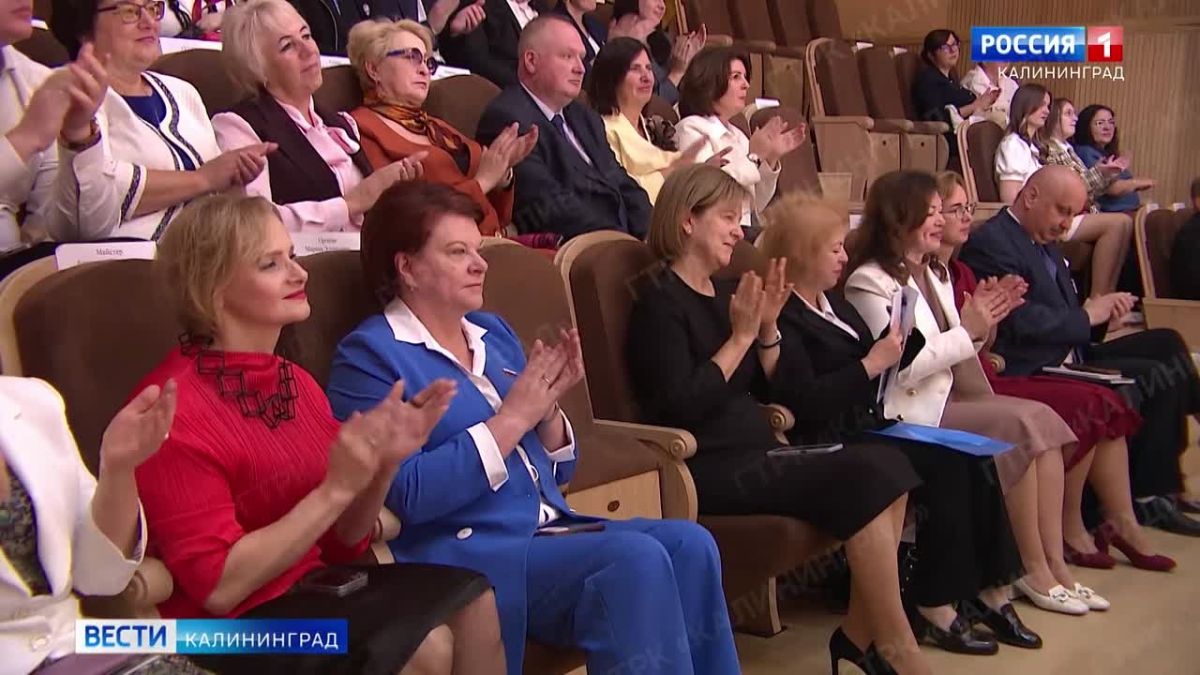 В честь Дня учителя в регионе чествовали педагогов