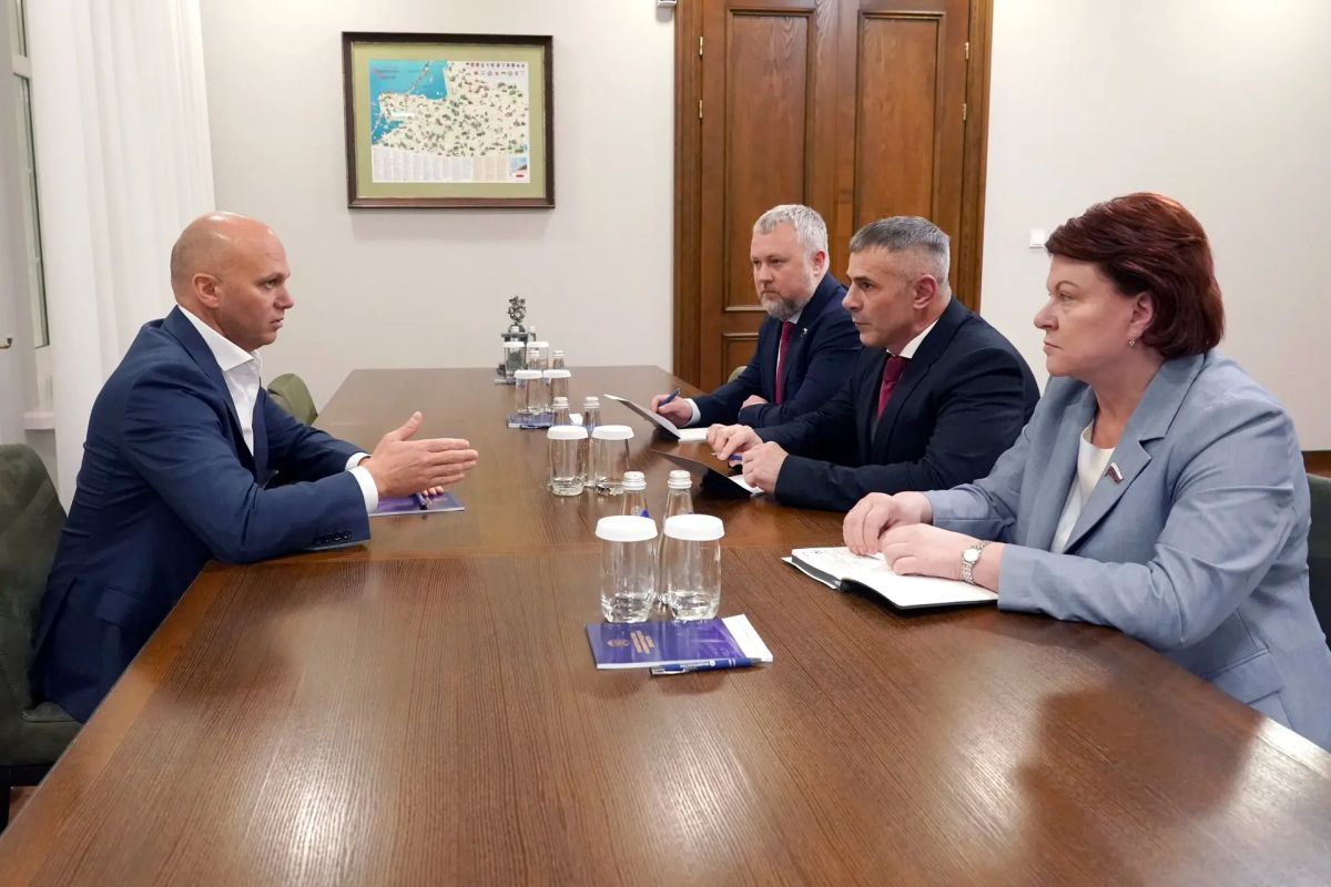 Алексей Беспрозванных: После первой пленарной недели встретился с единоросами-депутатами Госдумы от Калининградской области — Мариной Оргеевой, Андреем Козловым и Фёдором Михеевым