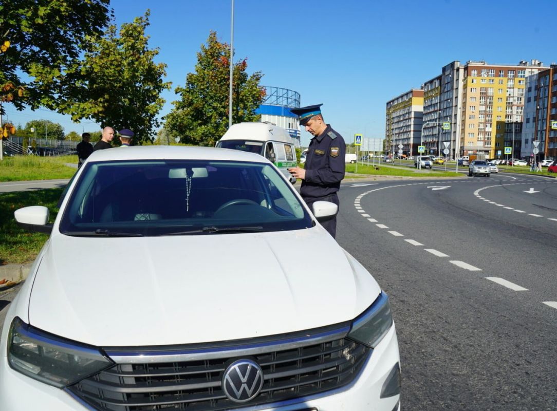 Приставы за 1,5 часа на Сельме вычислили трёх должников и арестовали их машины Приставы за 1,5 часа на Сельме вычислили трёх должников и арестовали их машины