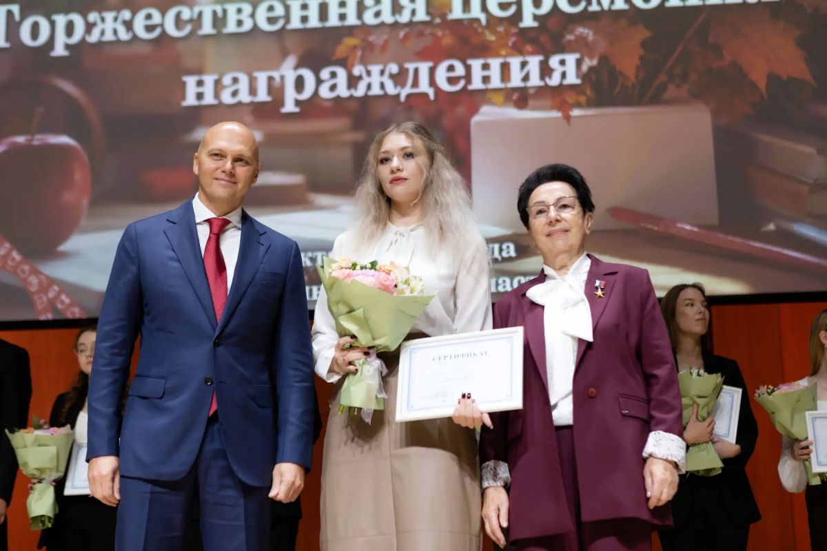Губернатор Алексей Беспрозванных поздравил педагогов Калининградской области с Днём учителя Губернатор Алексей Беспрозванных поздравил педагогов Калининградской области с Днём учителя