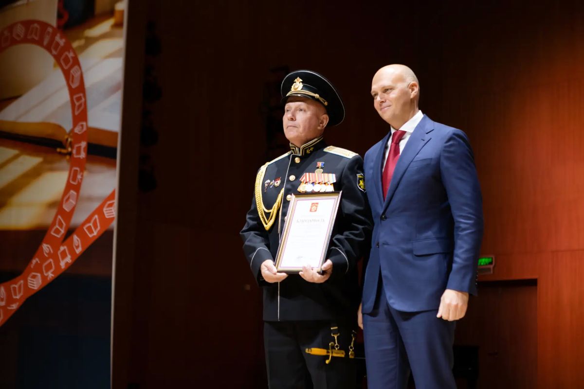 Губернатор Алексей Беспрозванных поздравил педагогов Калининградской области с Днём учителя Губернатор Алексей Беспрозванных поздравил педагогов Калининградской области с Днём учителя