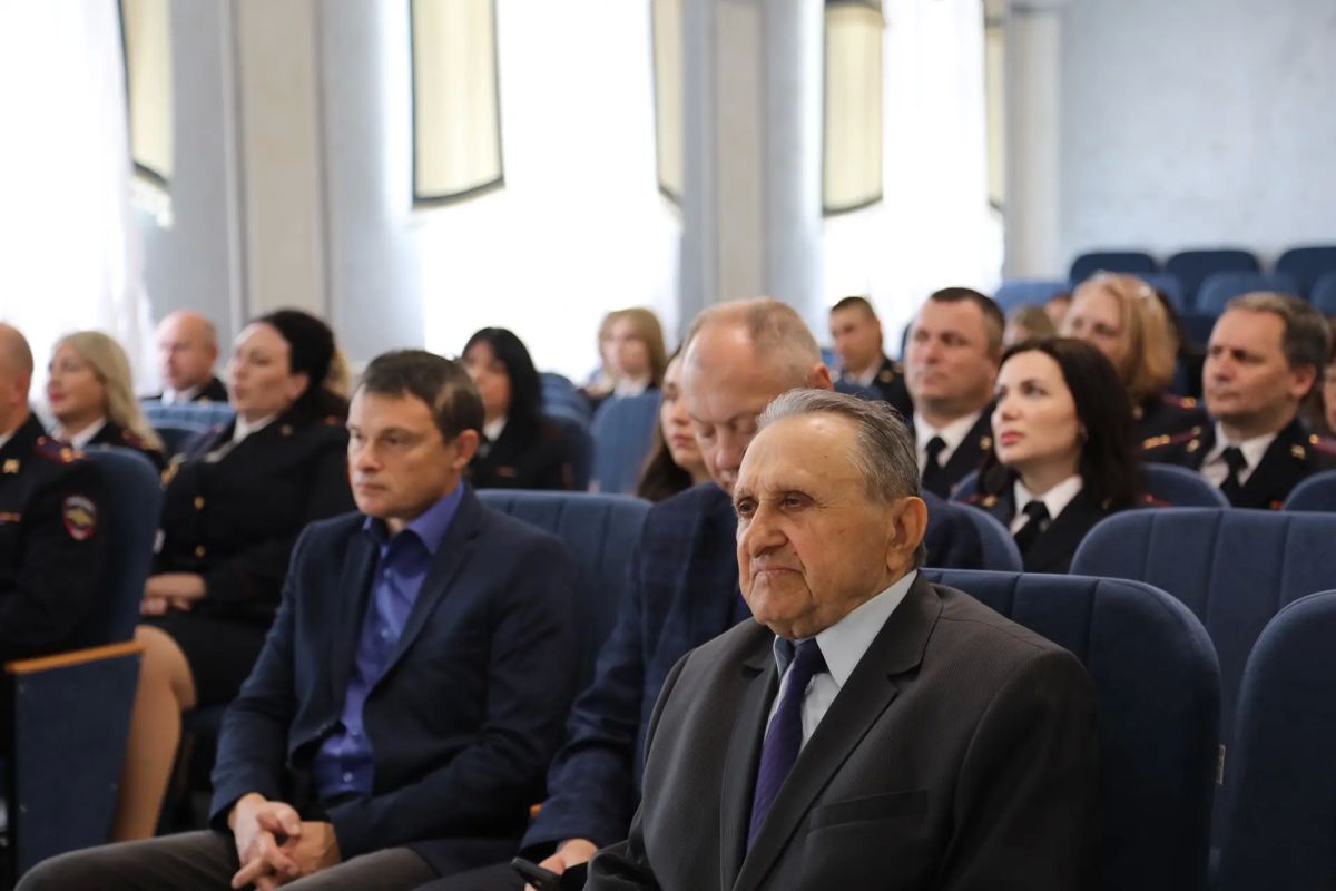 В Калининграде с профессиональным праздником поздравили сотрудников и ветеранов службы штабных подразделений регионального УМВД В Калининграде с профессиональным праздником поздравили сотрудников и ветеранов службы штабных подразделений регионального УМВД