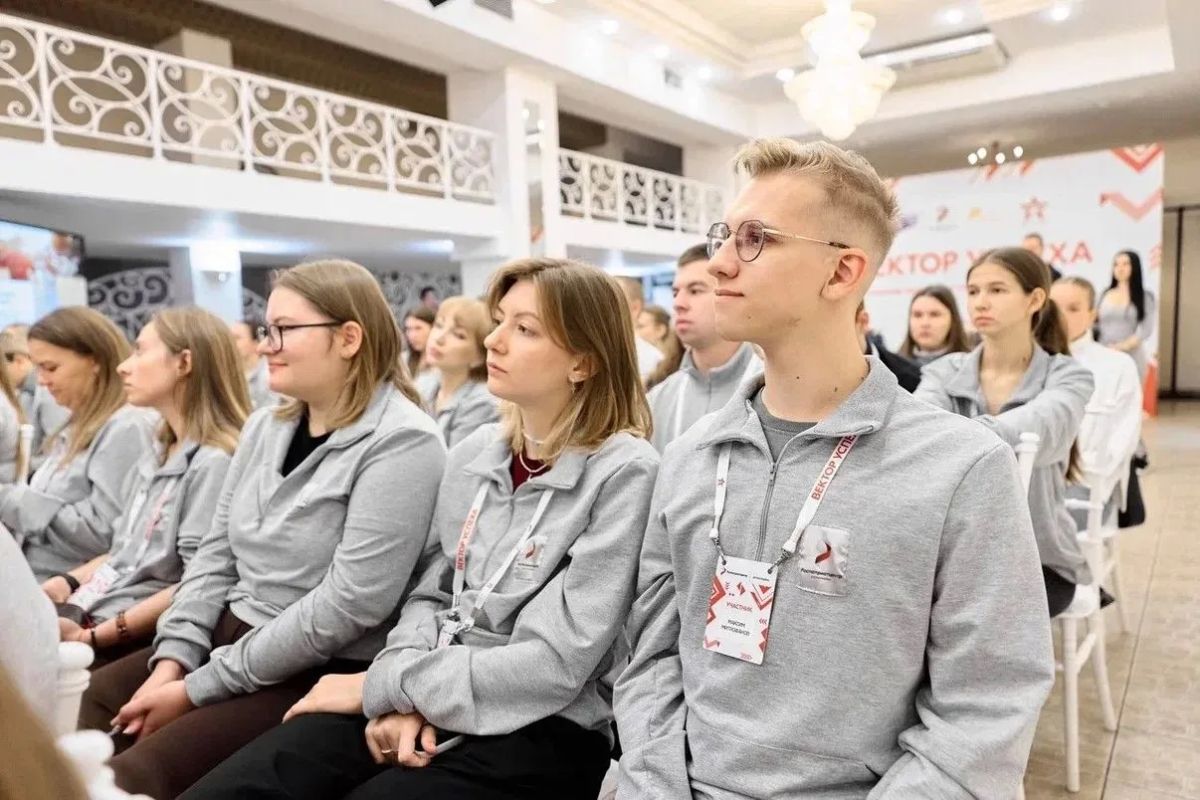 Продолжаем набирать опыт. С 1 по 4 октября в Чебоксарах прошёл семинар Роспатриотцентра «Вектор успеха», который проходил в рамках флагманского проекта по нейропрофилированию детей и молодёжи Продолжаем набирать опыт. С 1 по 4 октября в Чебоксарах прошёл семинар Роспатриотцентра «Вектор успеха», который проходил в рамках флагманского проекта по нейропрофилированию детей и молодёжи