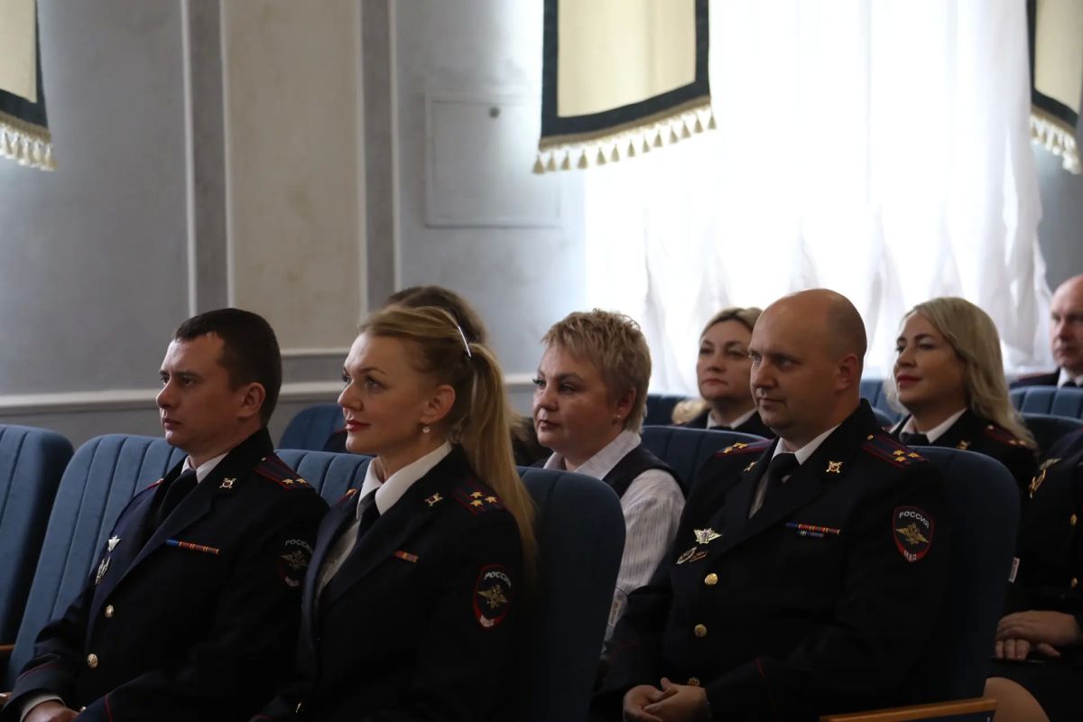 В Калининграде с профессиональным праздником поздравили сотрудников и ветеранов службы штабных подразделений регионального УМВД В Калининграде с профессиональным праздником поздравили сотрудников и ветеранов службы штабных подразделений регионального УМВД