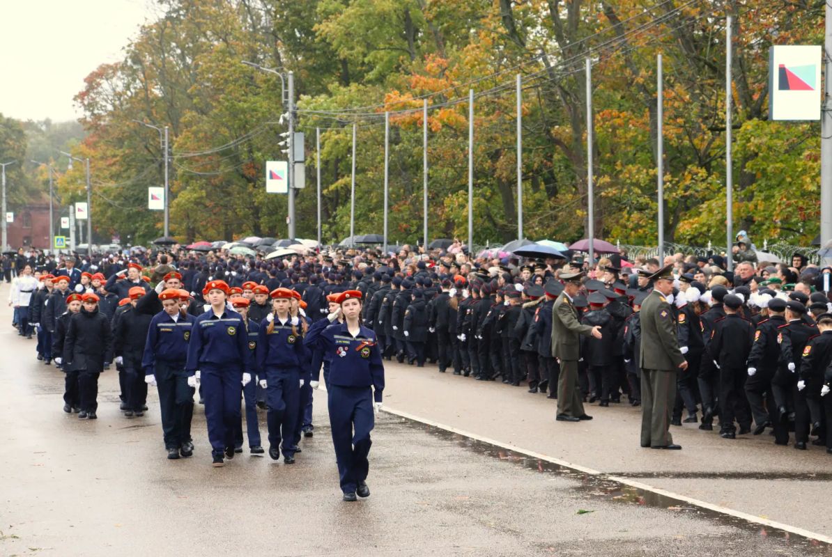 Свыше 800 пятиклассников приняли кадетскую клятву Свыше 800 пятиклассников приняли кадетскую клятву